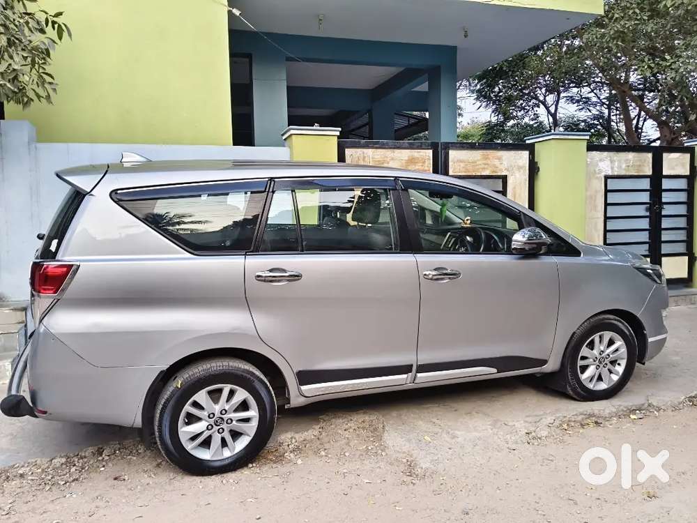 Toyota Innova Crysta 2.4g 2018 Yellow Bord