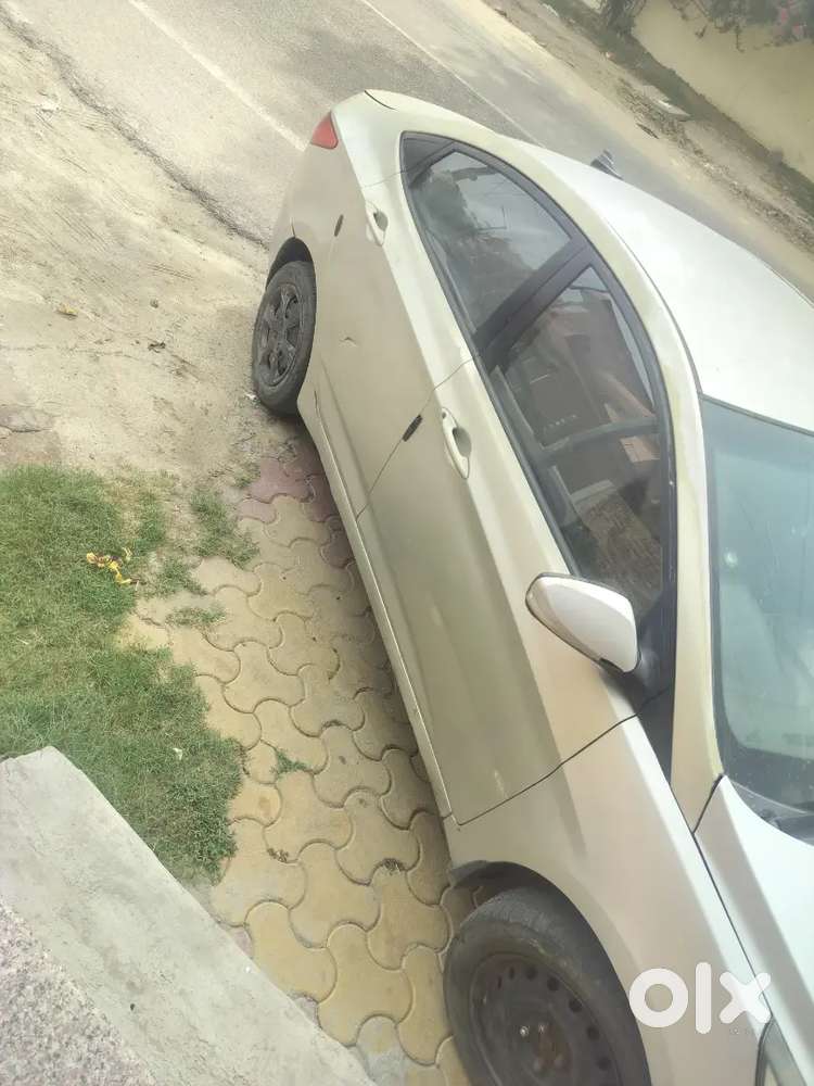 Hyundai Verna 2012