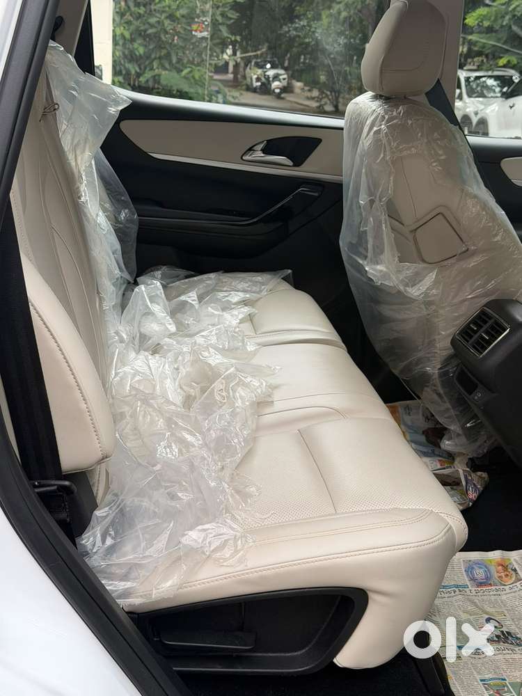 Mahindra Xuv700 Ax7 Luxury Pack Awd, 2025, Diesel