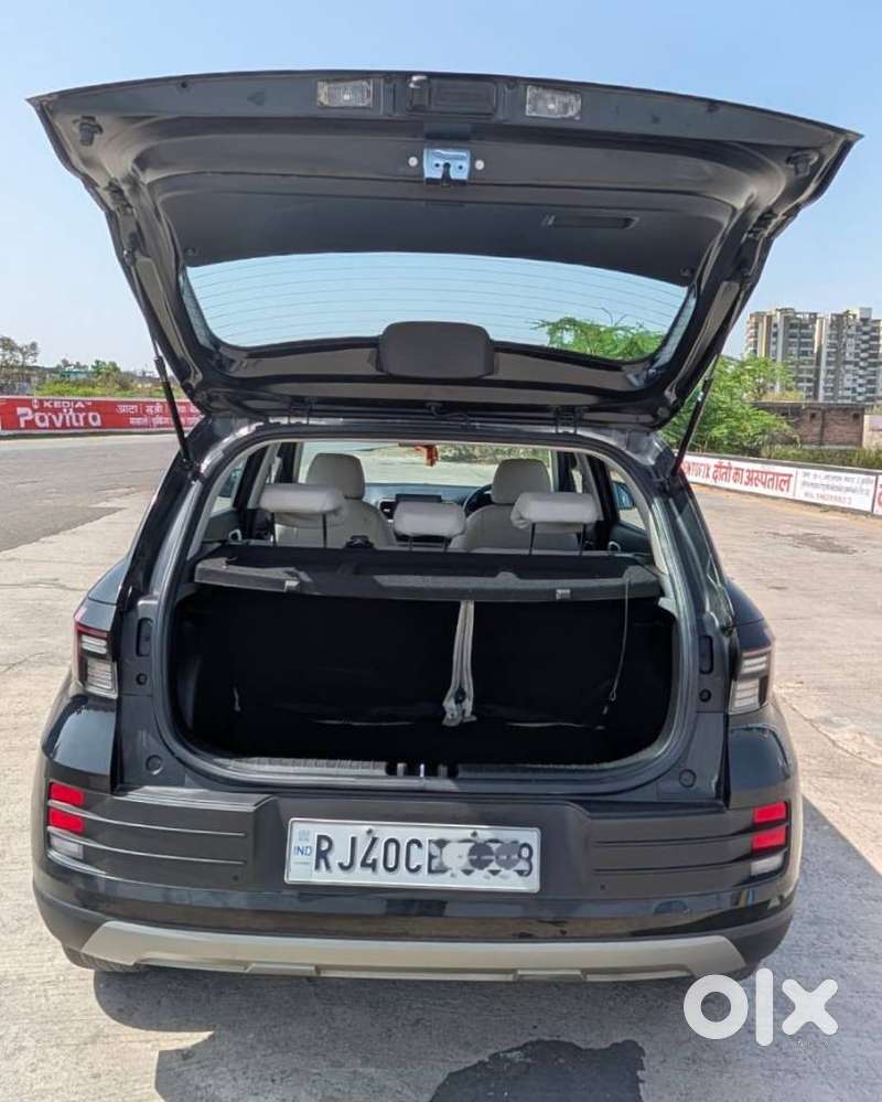 Hyundai Venue Sx (o) Mt 1.5 Diesel, 2023, Diesel