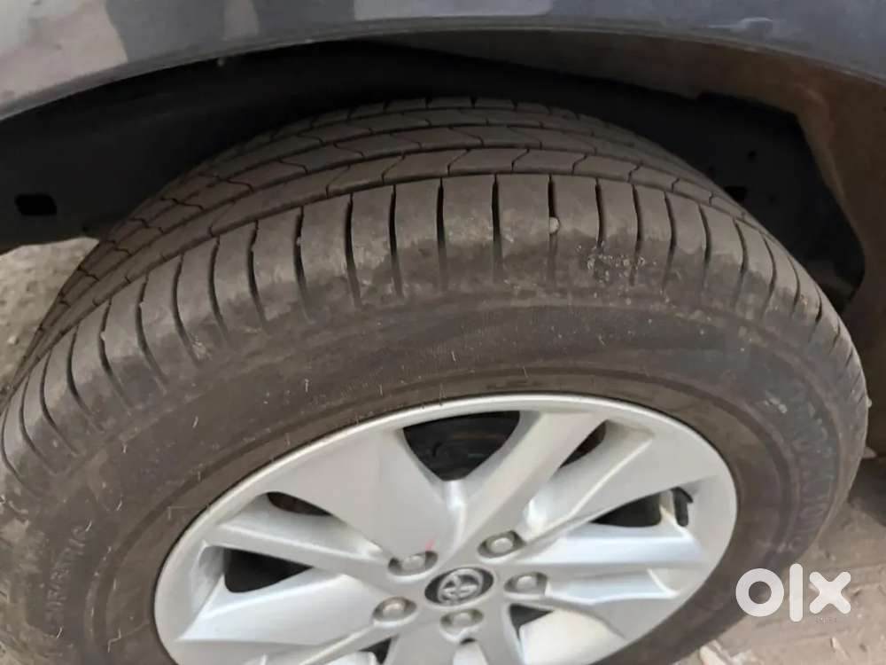 Innova Crysta 2.8g Automatic Disel Super Duper Prime Condition