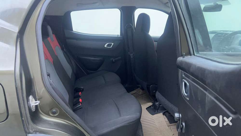 Renault Kwid 2019-ongoing 1.0 Rxt Amt (o), 2018, Petrol