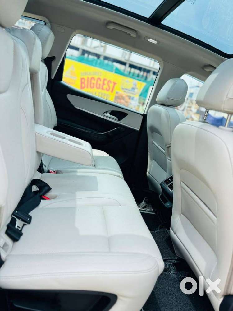 Mahindra Xuv700 2.2 Ax 7 Diesel At Luxury Pack Str Awd, 2025, Diesel