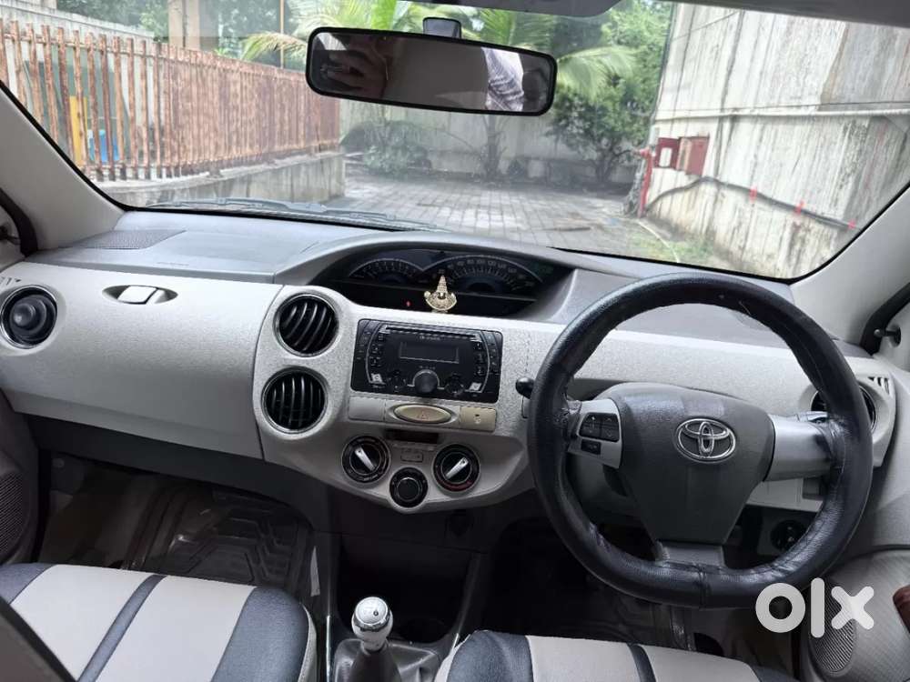 Toyota Etios 1.5 V, 2013, Petrol