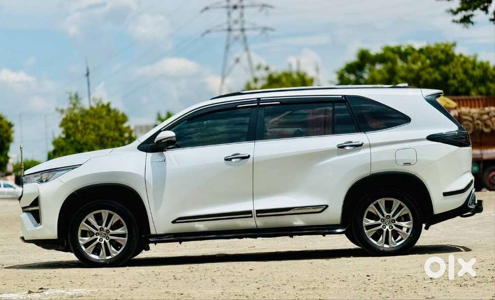 Toyota Innova Hycross 2.0 Zx (o) Hybrid 7 Str, 2024, Petrol