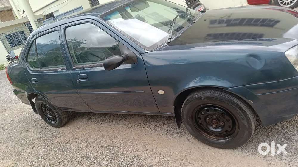 Ford Ikon 2004
