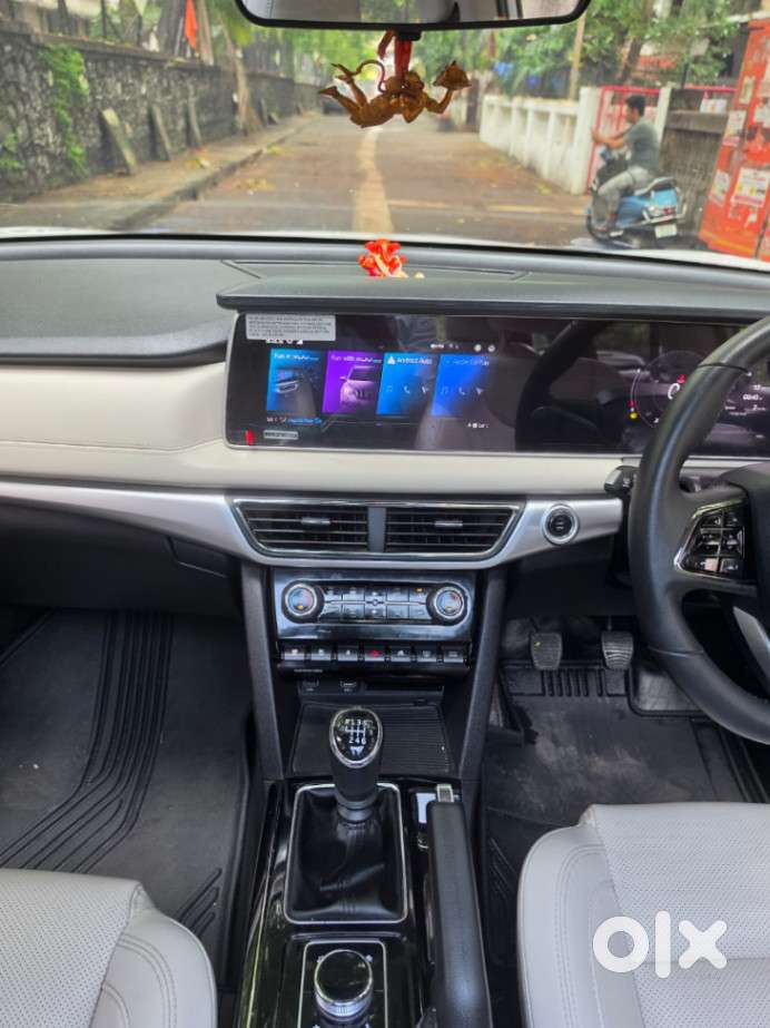Mahindra Xuv700 2.2 Ax 7 Diesel Mt Str, 2025, Diesel