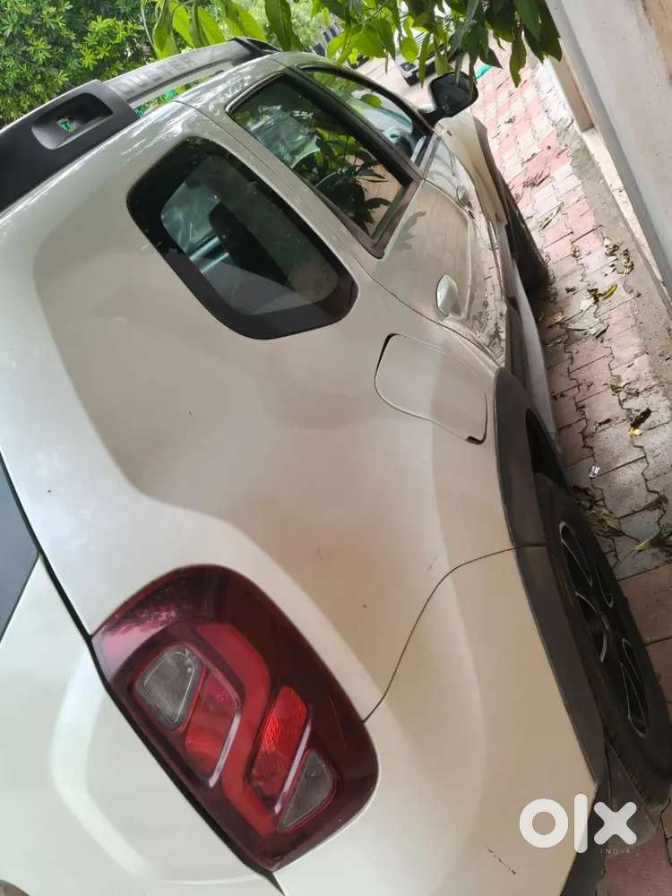 Renault Duster Rxz 2017-18 With Company Service Record