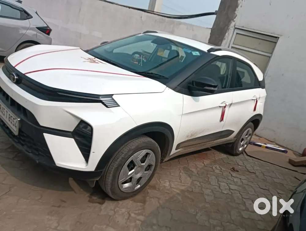 Tata Nexon Pure Petrol Amt 2026 Variant