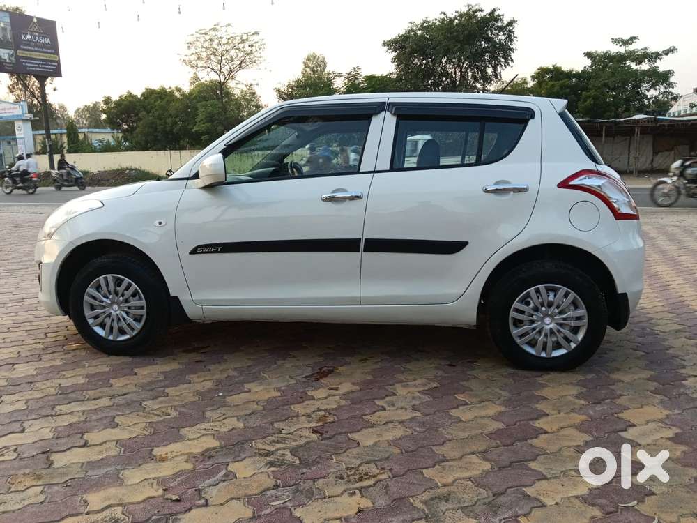 Maruti Suzuki Swift Lxi Optional-o, 2017, Petrol