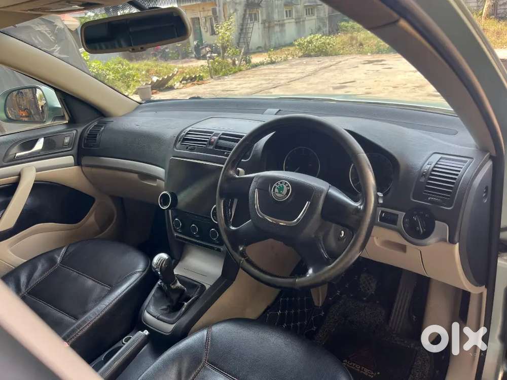 Skoda Laura 2011 Petrol Well Maintained