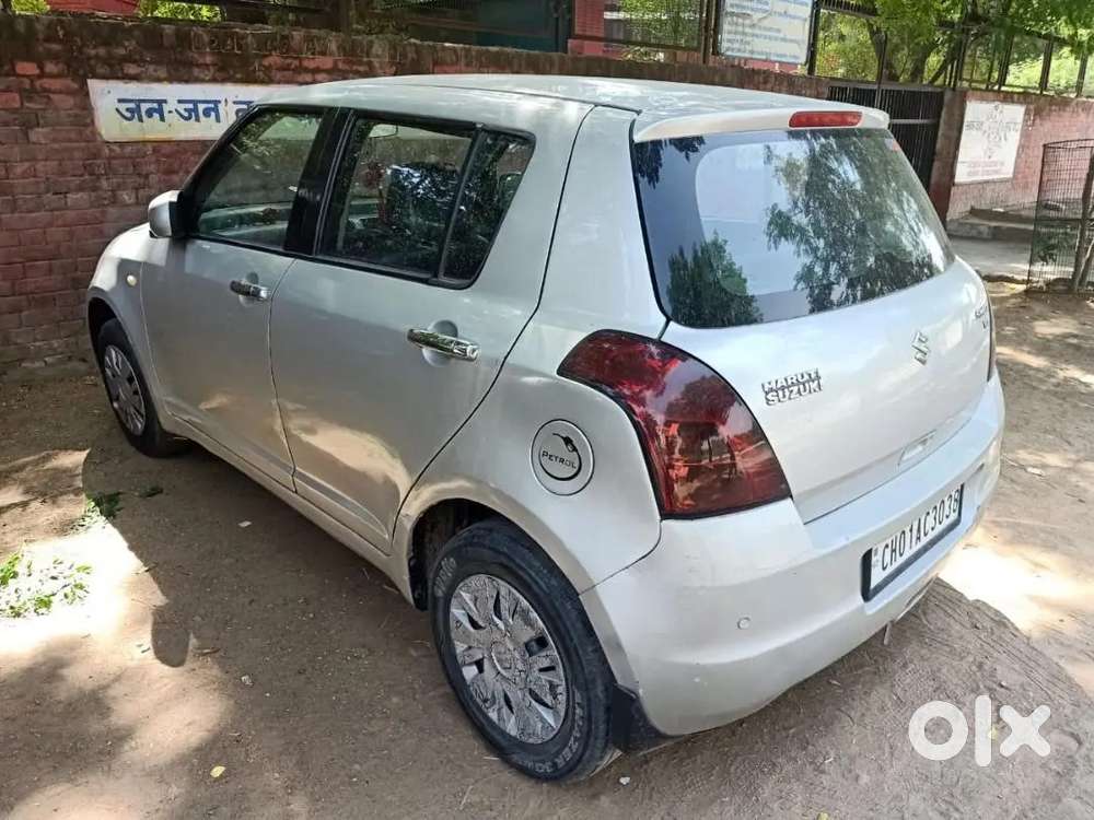 Maruti Suzuki Swift 2012 Petrol 70000 Km Driven