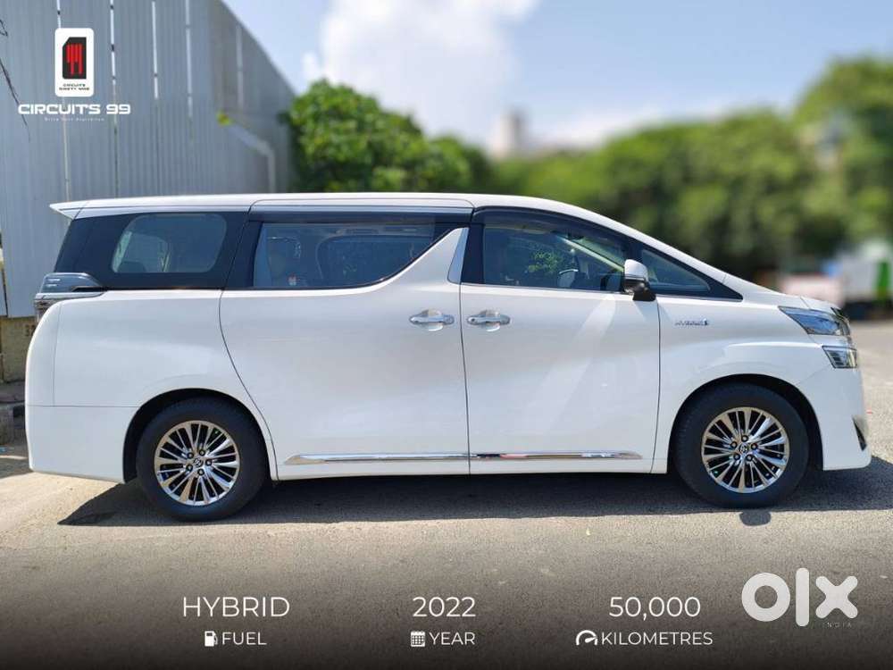 Toyota Vellfire 2.5 Executive Lounge, 2022, Cng & Hybrids