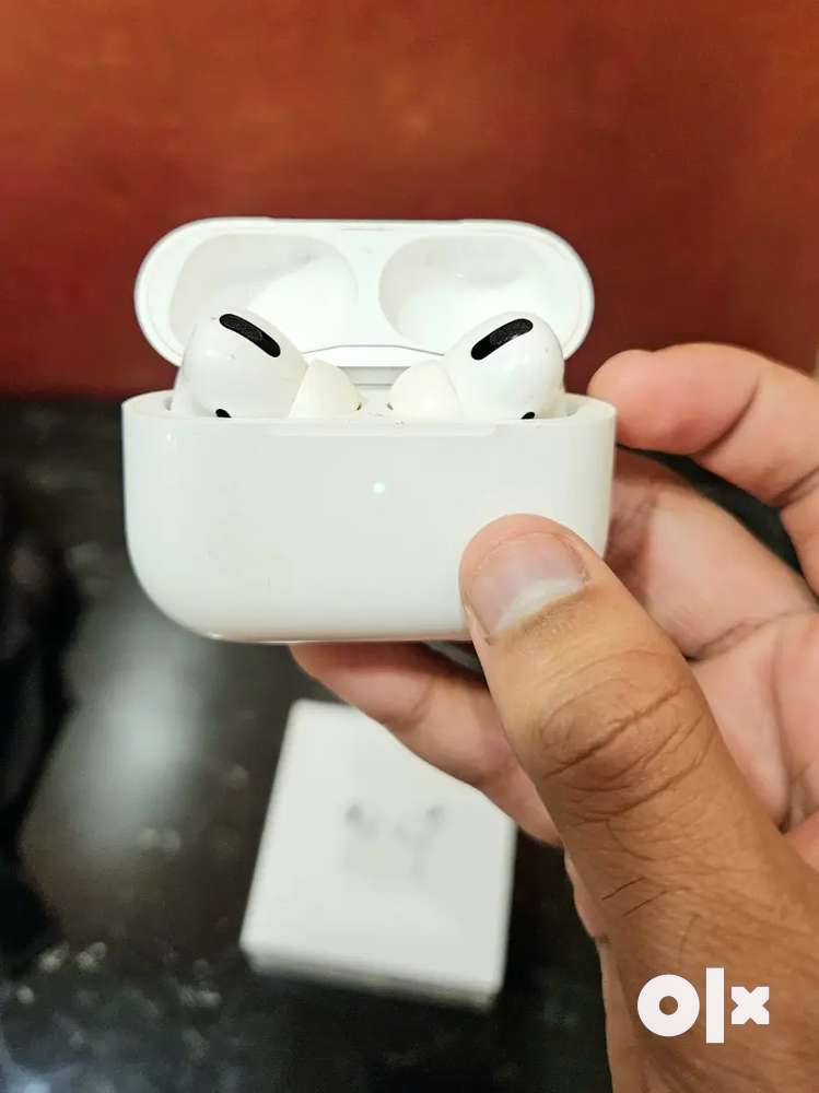 Apple airpods pro with wireless charging discount case active noise cancellation enabled bluetooth headset