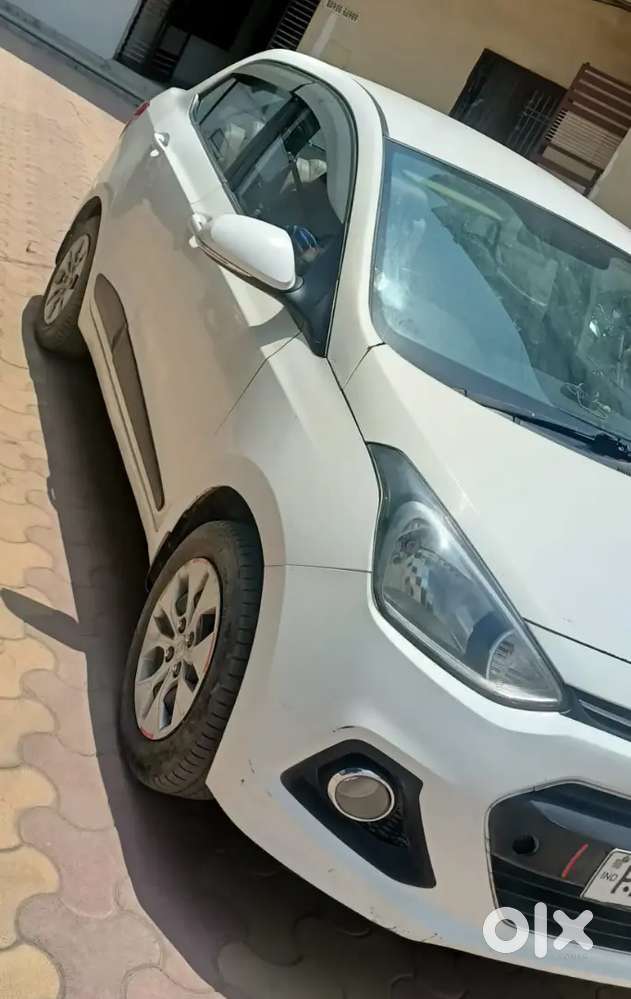 Hyundai Xcent 2015 Diesel Well Maintained