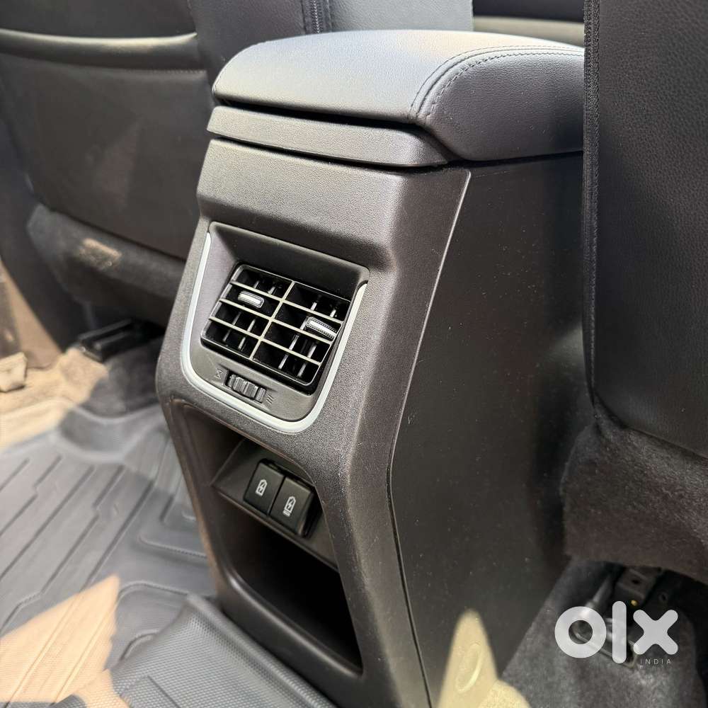 Maruti Suzuki Grand Vitara 1.5 Alpha Plus Intelligent Hybrid Ecvt, 2..