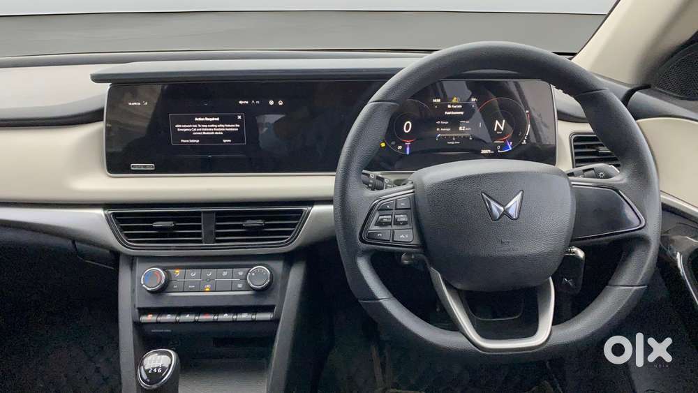 Mahindra Xuv700 2.0 Ax 5 Petrol Mt Str, 2023, Petrol