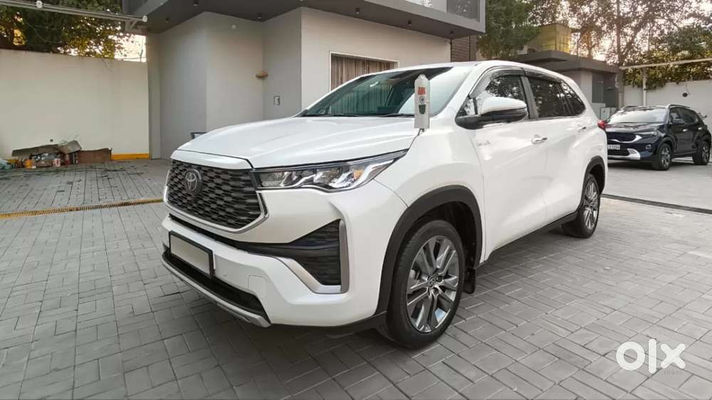 Toyota Innova Hycross 2.0 Zx (o) Hybrid 7 Str, 2024, Petrol