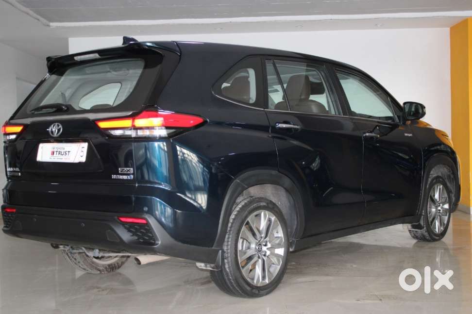 Toyota Innova Hycross 2.0 Zx Hybrid 7 Str, 2023, Petrol