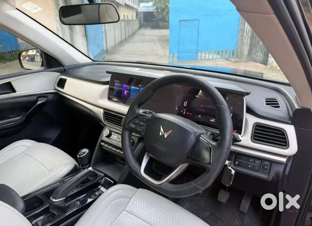 Mahindra Xuv700 2022 Petrol Well Maintained