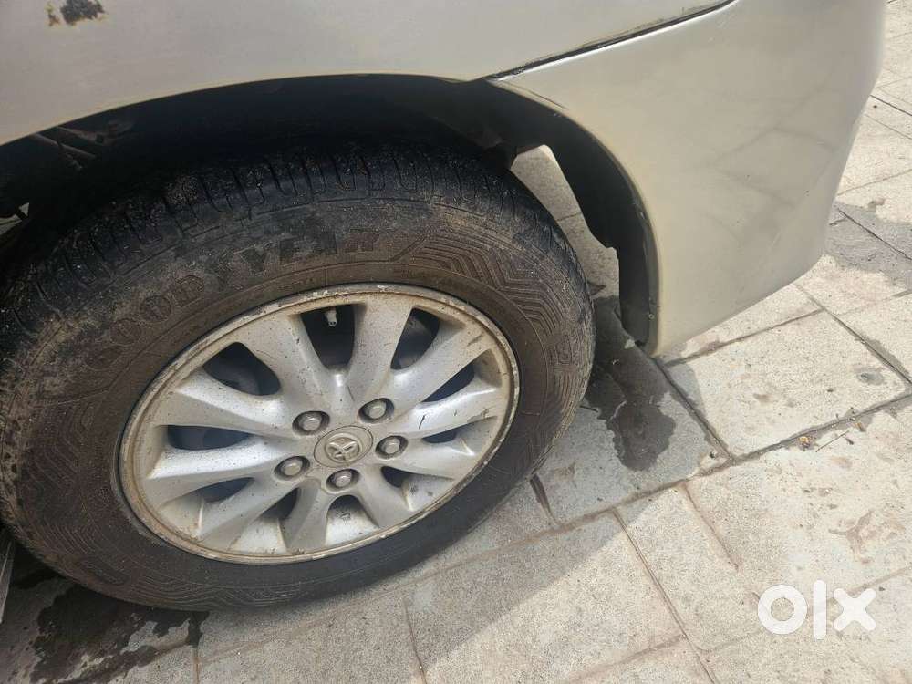 Toyota Innova 2.0 V 2012
