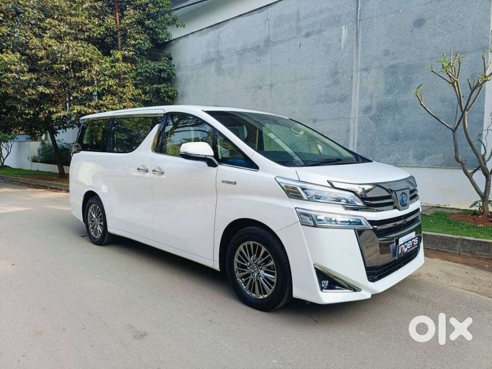 Toyota Vellfire 2.5 Executive Lounge, 2023, Petrol