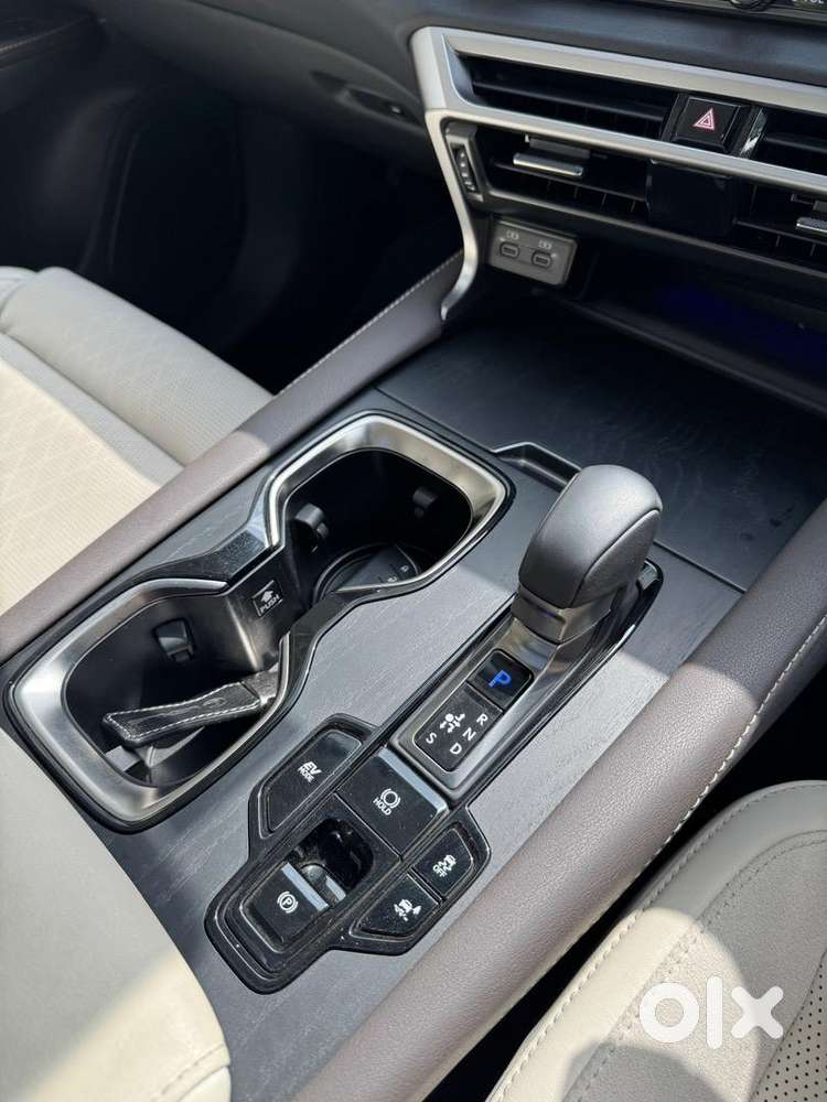 Oct 2025 Registered (cbu Model) Luxury Trim Hybrid Awd