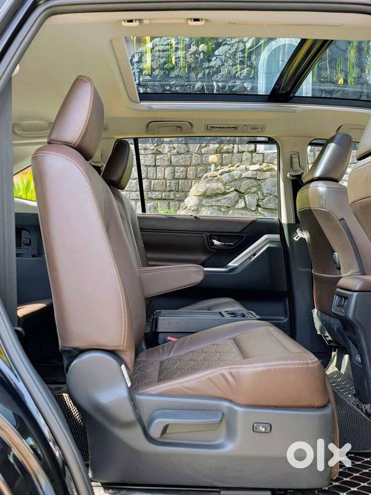 Toyota Innova Hycross 2.0 Zx (o) Hybrid 7 Str, 2025, Petrol