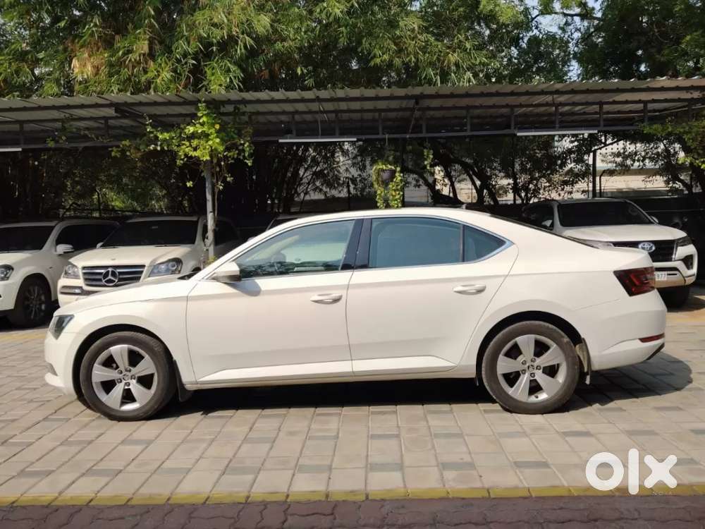 Skoda Superb [2014-2016] 1.8 Style Tsi At, 2017, Petrol