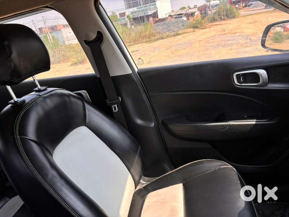 Hyundai Venue 2021 Diesel Showroom  Conditio