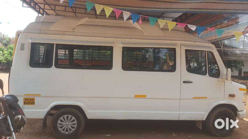 Traveller 12 Seat