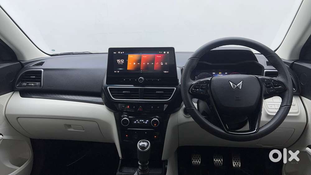Mahindra Xuv 3xo Ax5 Pm Mt, 2025, Petrol