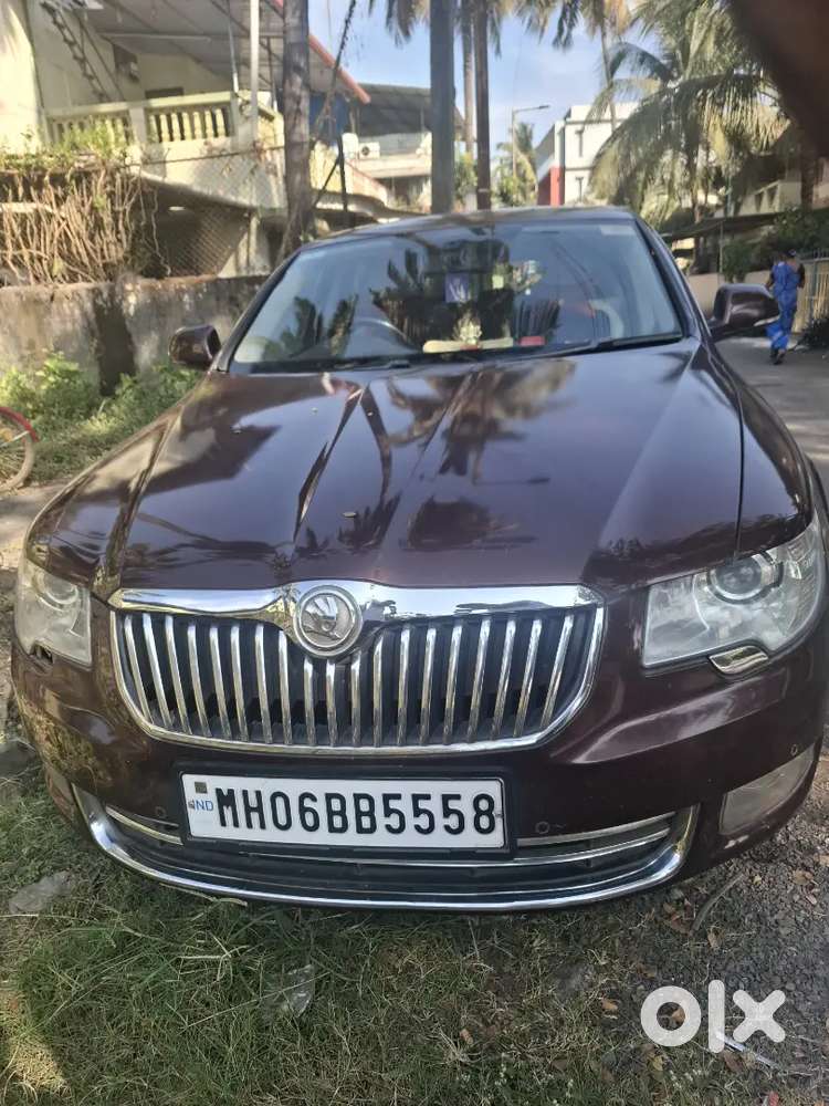 Skoda Superb 2011 Diesel Well Maintained. Sunroof Is Main Attraction
