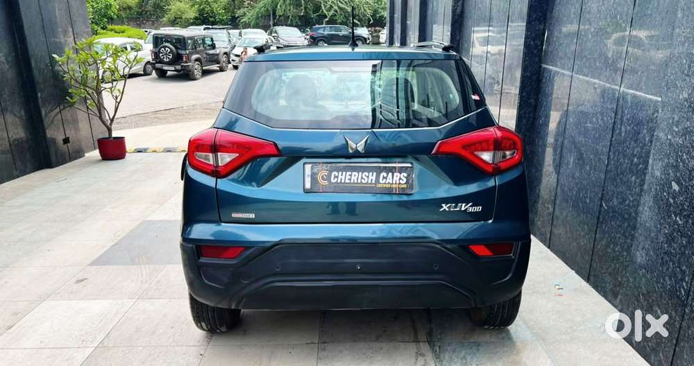 Mahindra Xuv300 1.2 W6 Amt Petrol, 2023, Petrol