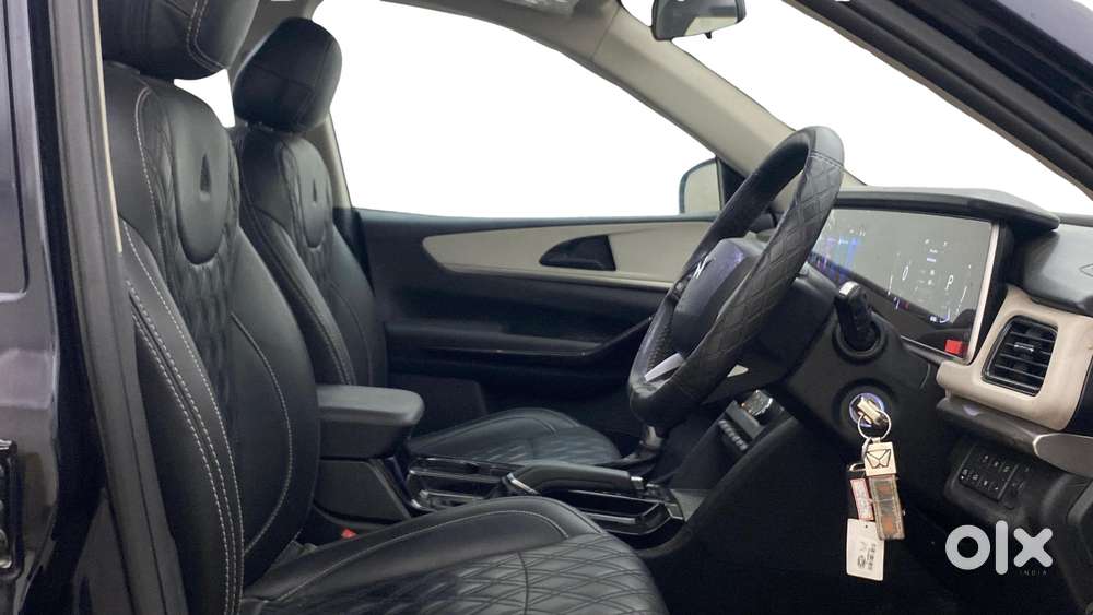 Mahindra Xuv700 2.2 Ax 5 Diesel At 7 Str, 2023, Diesel