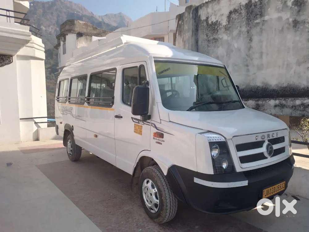 17 Seater Tempo Traveller