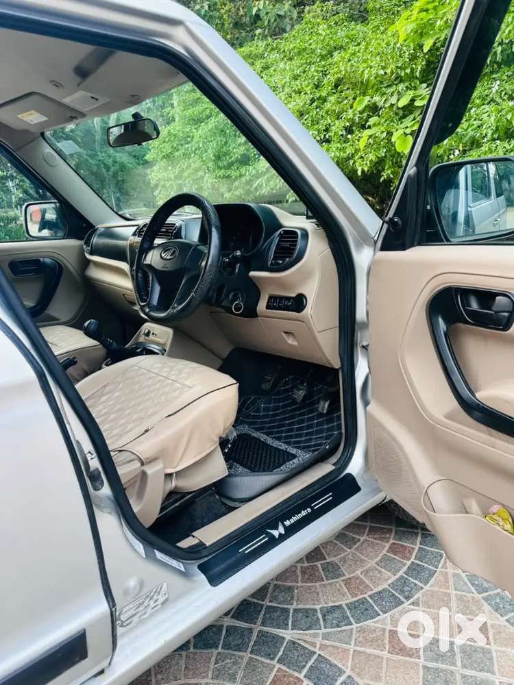 Mahindra Tuv 300 2018