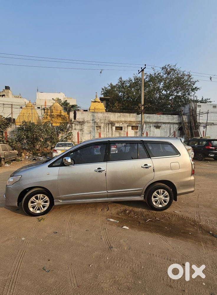 Toyota Innova 2.5 G (diesel) 8 Seater Bs Iv, 2015, Diesel