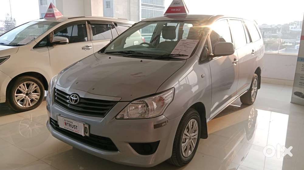Toyota Innova 2.5 G (diesel) 8 Seater Bs Iv, 2015, Diesel