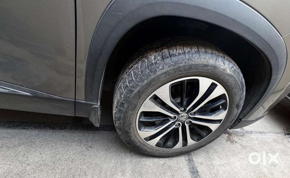 Mg Hector 1.5 Mt Hybrid Sharp – Aurora Silver