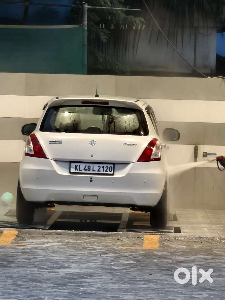 Maruti Suzuki Swift Lxi 2017
