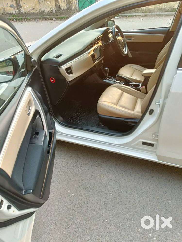 Toyota Corolla Altis G Hv At, 2015, Petrol