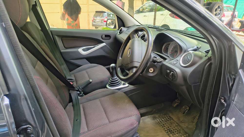 Ford Figo 2010-2012 Petrol Titanium, 2010, Petrol