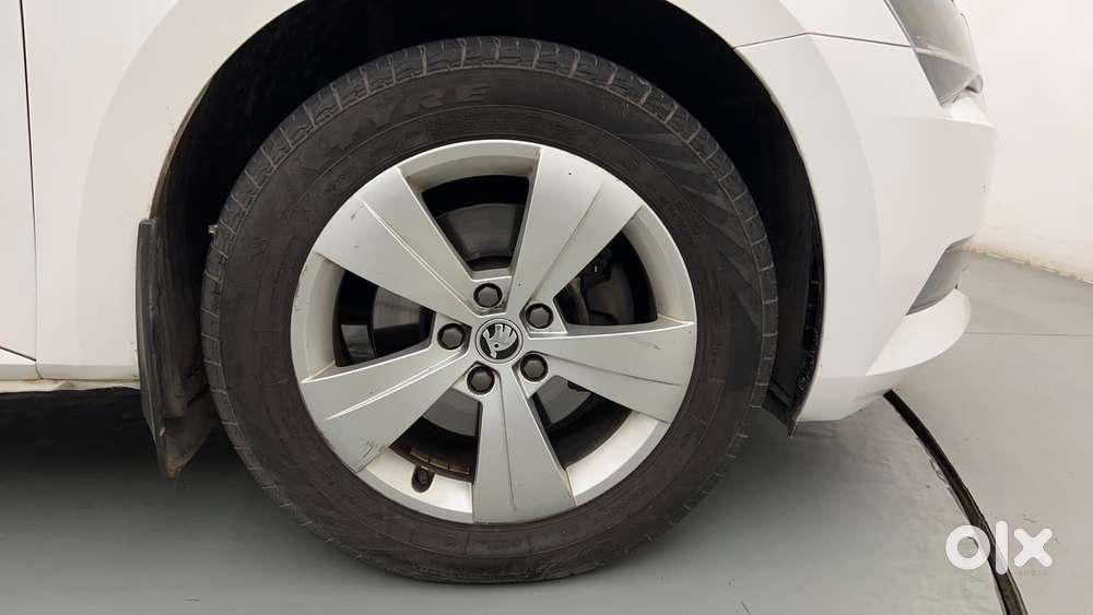 Skoda Superb [ ] 1.8 Style Tsi At, 2017, Petrol