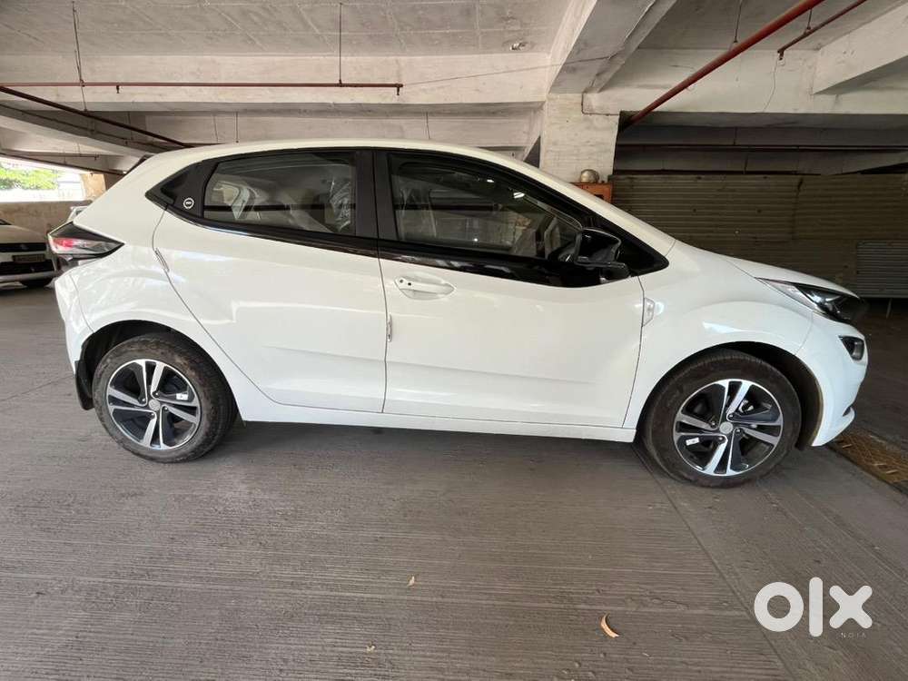 2024 Tata Altroz Dca(automatic) Top Model With Sunroof  5400 Km Only