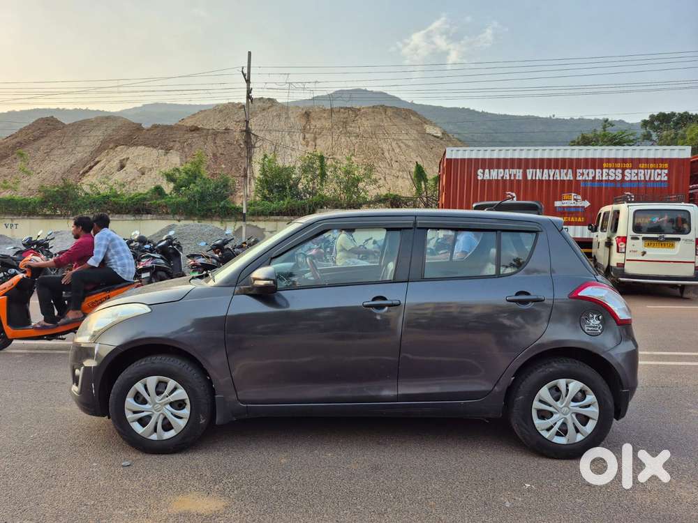 Maruti Suzuki Swift Vxi Optional, 2017, Petrol