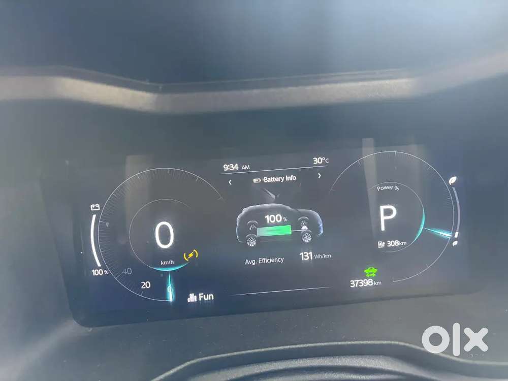 Xuv 400 Ev El (o)39.4 Dual Tone 2024topend Model 7.2 Kw Fast Charge