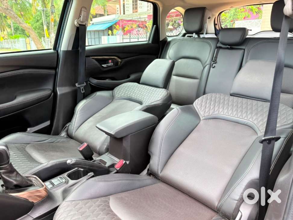 Maruti Suzuki Grand Vitara 1.5 Alpha Plus Intelligent Hybrid Ecvt, 2..