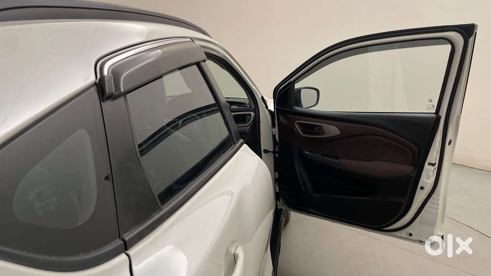 Maruti Suzuki Fronx Delta Plus 1.2l Mt, 2025, Petrol