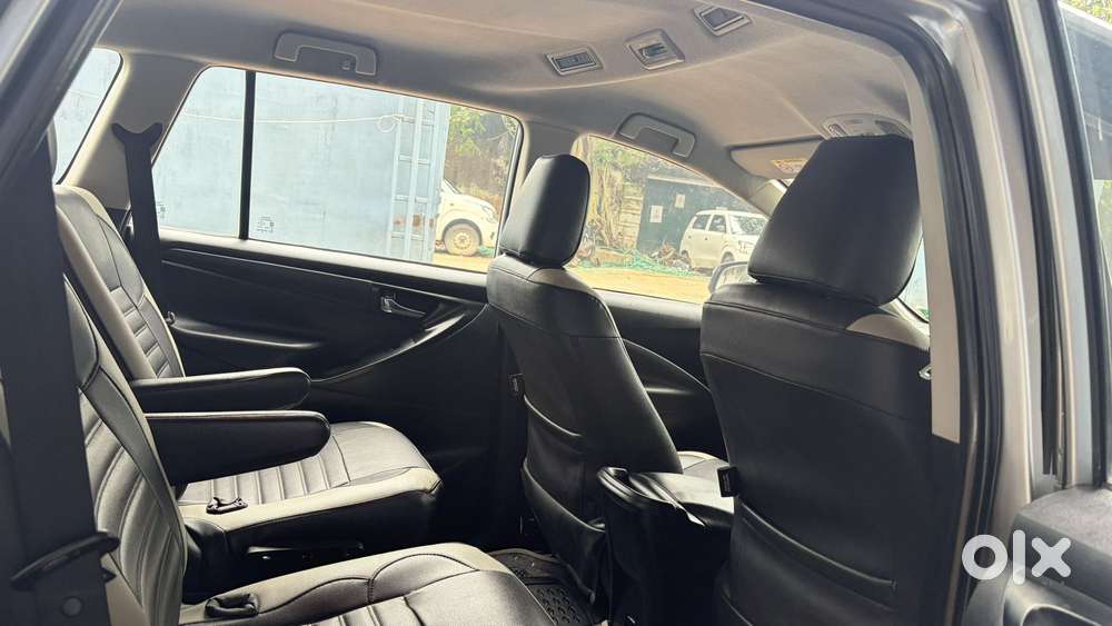 Toyota Innova Crysta 2.4 G Plus Mt 8 Str, 2018, Diesel